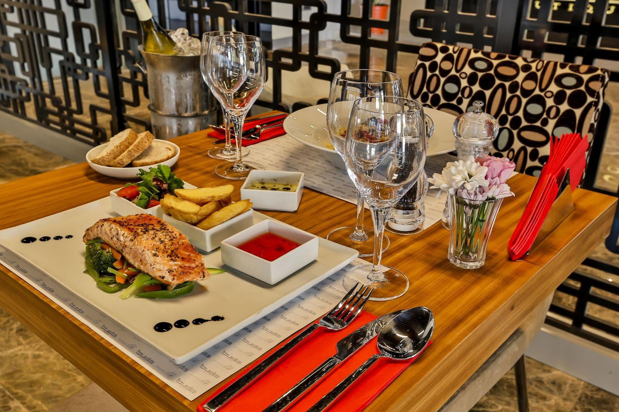 Business Life Hotel Istanbul Bagian luar foto